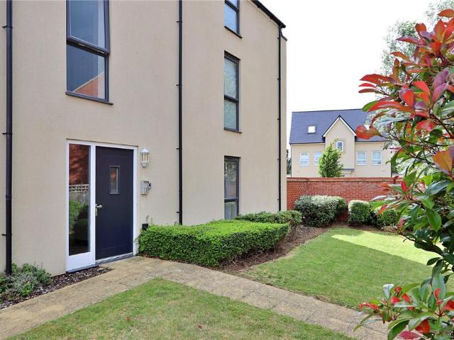 Flat for sale in Broughton Gate, Milton Keynes