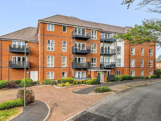 Flat for sale in Row Town, Surrey