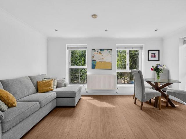 Flat for sale in Silvertown, Greater London