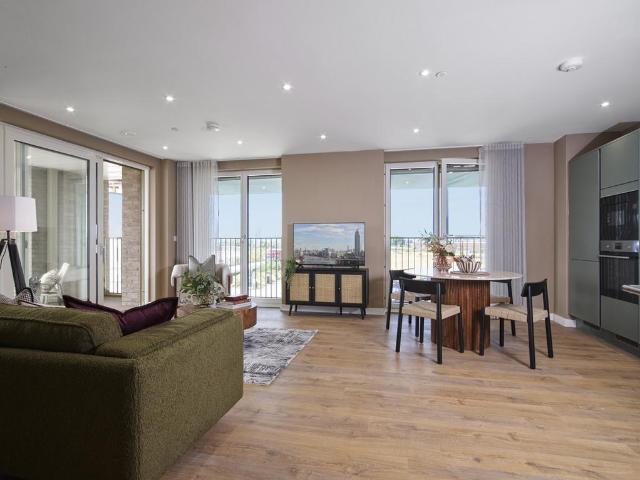 Flat for sale in Barking Riverside, Greater London