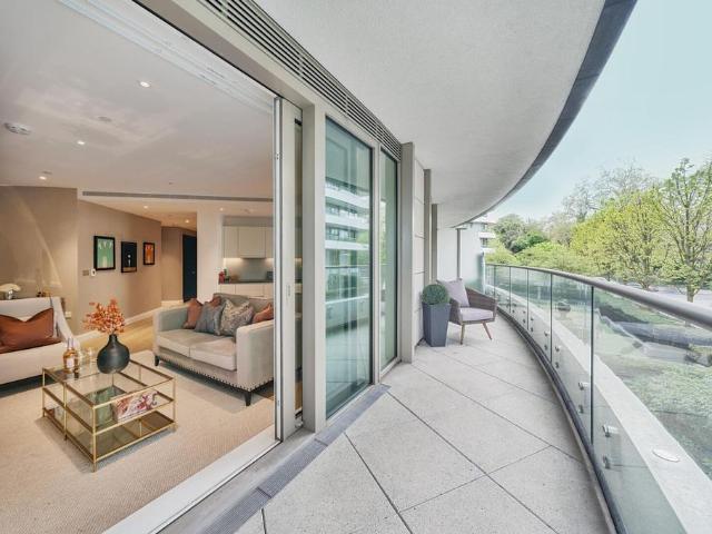Flat for sale in London Borough of Wandsworth, Greater London