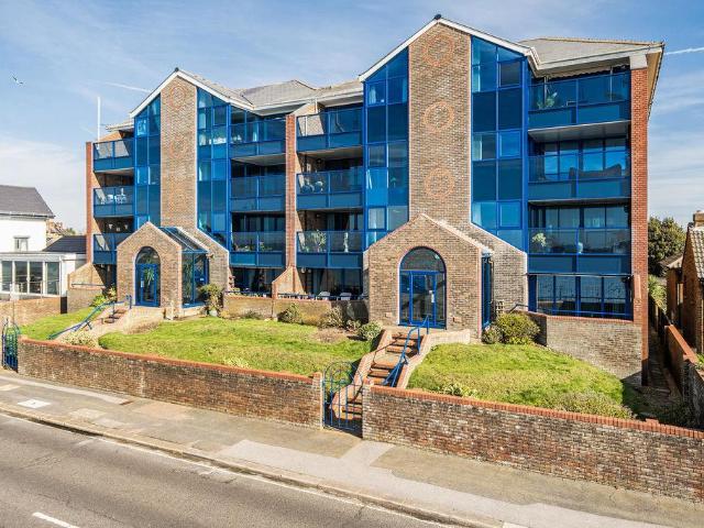 Flat for sale in Lee-on-the-Solent, Middlecroft