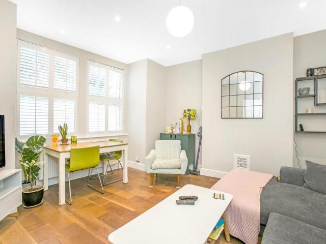 Flat for sale in West Norwood, Greater London
