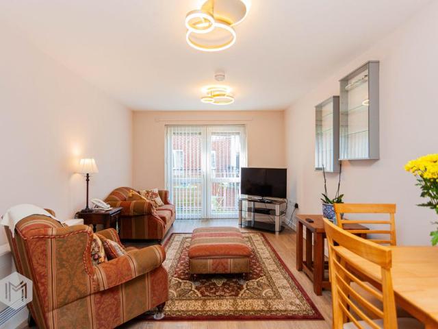 Flat for sale in Bradshaw, Lee Bank