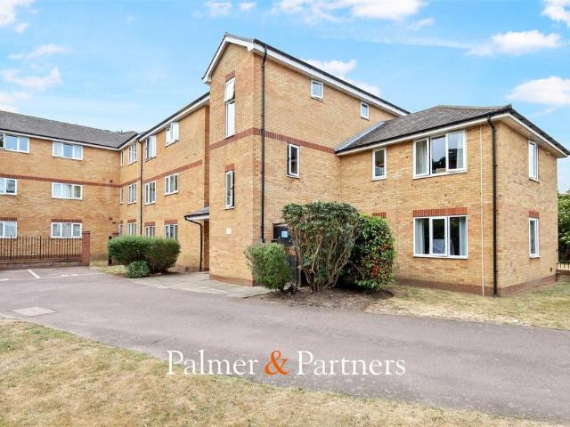 Flat for sale in Old Heath, Fordham Heath