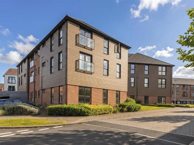 Flat for sale in Leybourne, Bourne Vale