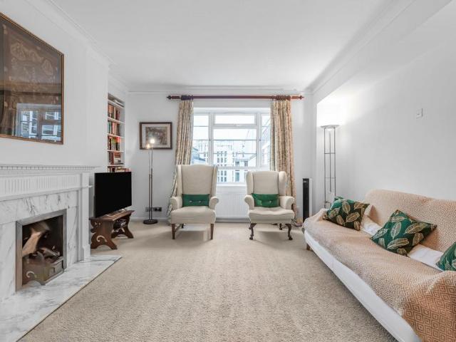 Flat for sale in Westminster, Greater London