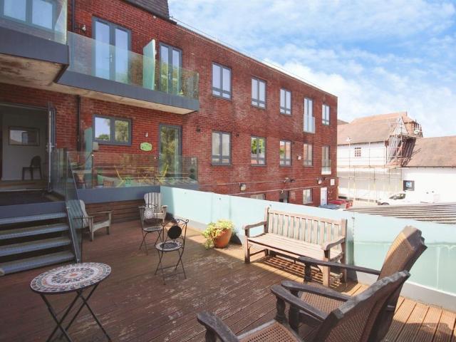 Flat for sale in Cliff Hill, Green Close