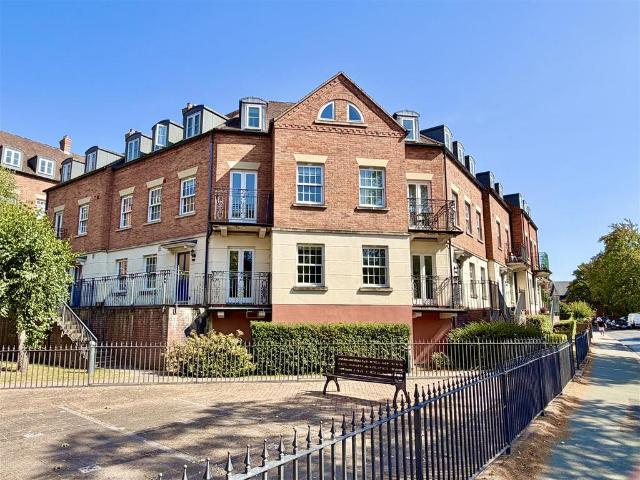 Flat for sale in Greenfields, Frankwell