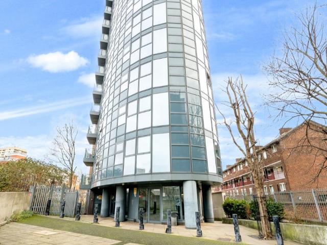 Flat for sale in Stratford Marsh, Greater London