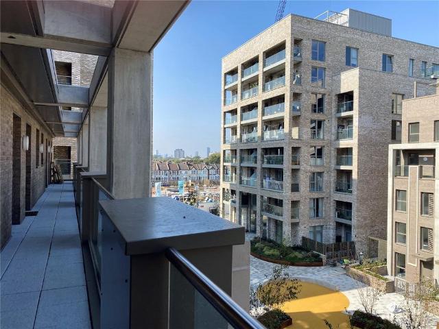 Flat for sale in Upton Park, Greater London