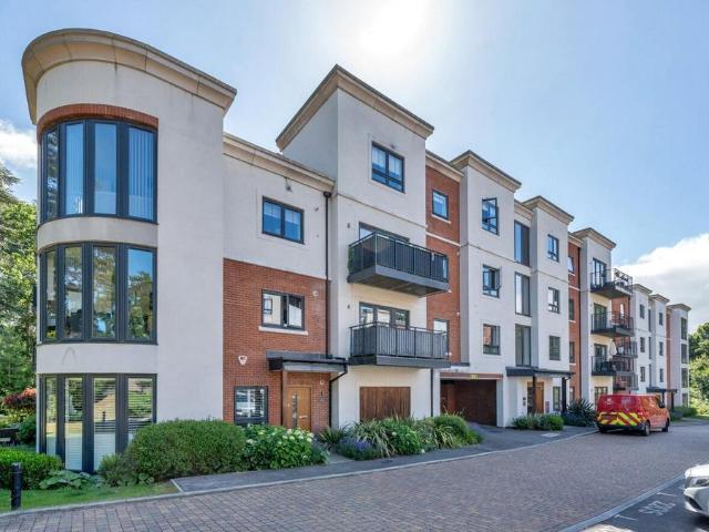 Flat for sale in Temple Park, Binfield