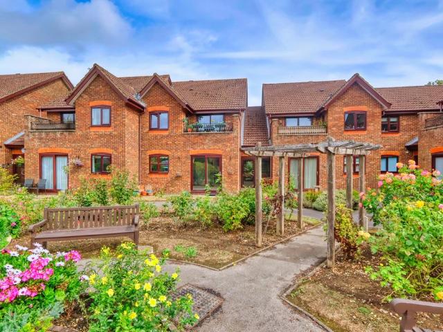 Flat for sale in Stokenchurch, Buckinghamshire