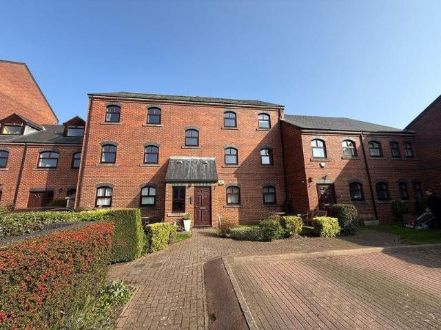 Flat for sale in Rossmore, Cheshire