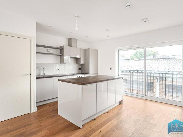 Flat for sale in Kentish Town, Greater London