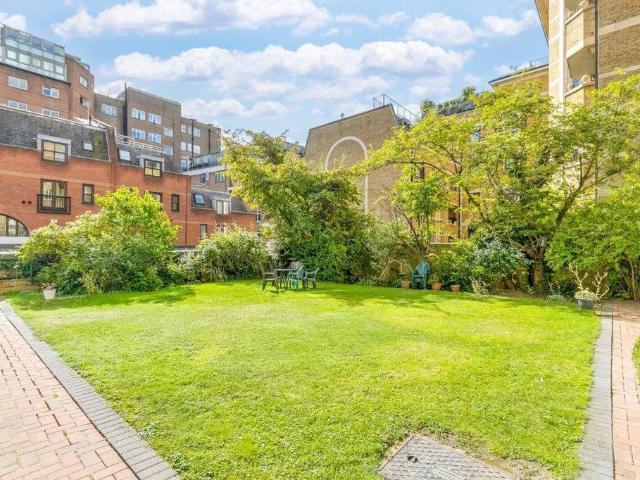 Flat for sale in St. John's Wood, Greater London