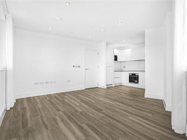 Flat for sale in London Borough of Ealing, Greater London