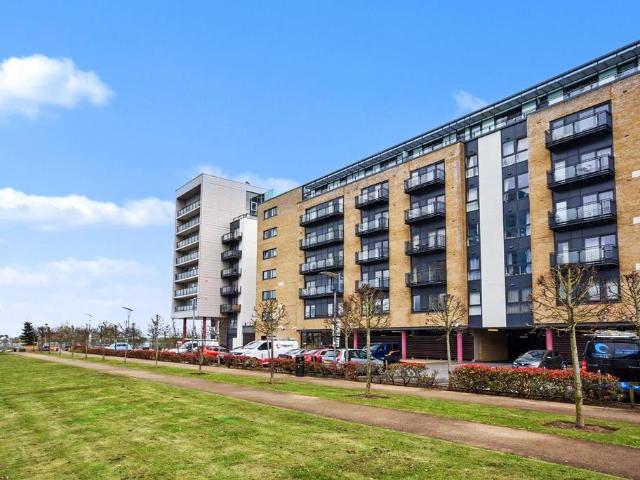 Flat for sale in Cardiff International Sports Village, Falcon Lodge