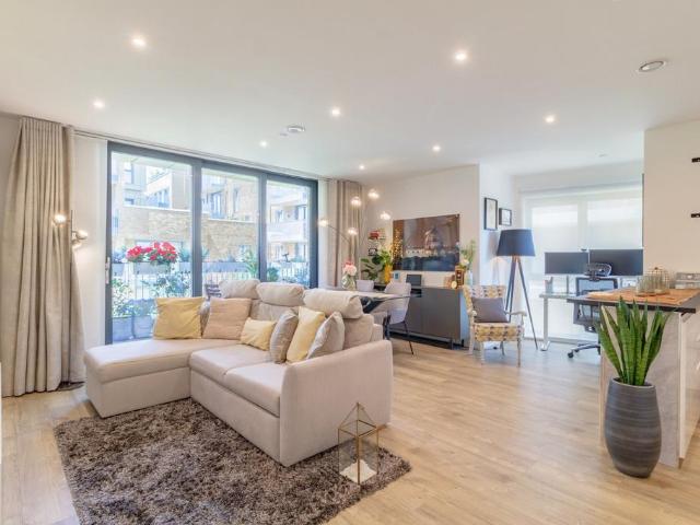 Flat for sale in Birch Green, Lower Halliford