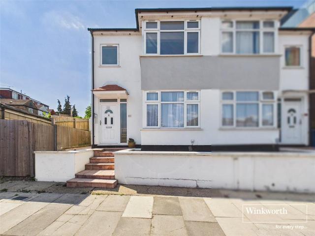 Flat for sale in Hendon, Greater London