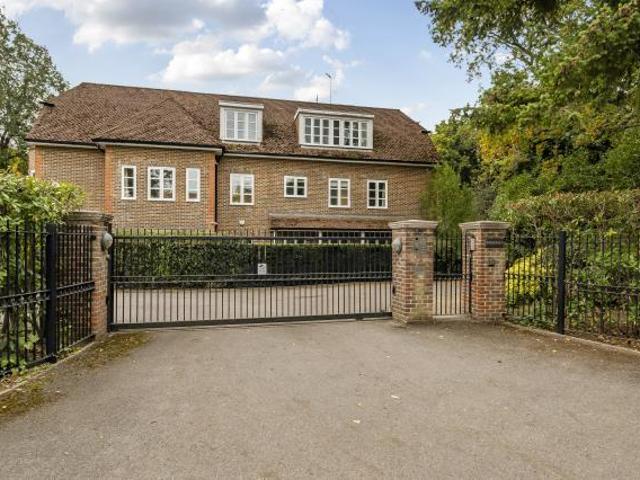 Flat for sale in Sunningdale