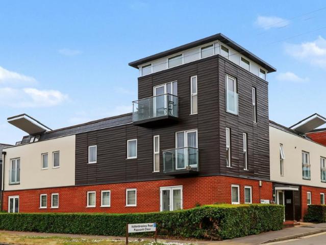 Flat for sale in Milton Keynes