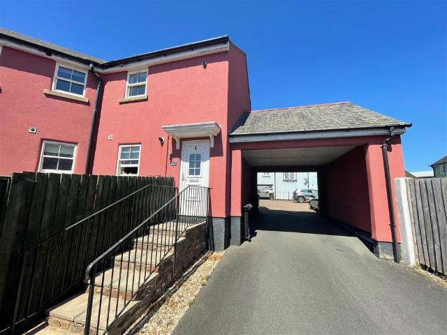 Flat for sale in Strode, Devon