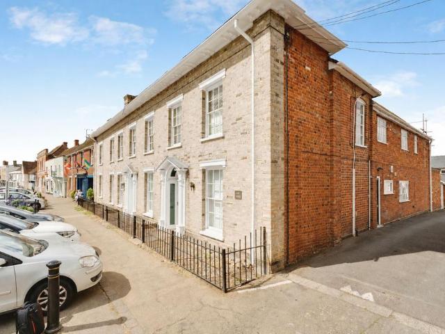 Flat for sale in Chelmondiston, Suffolk