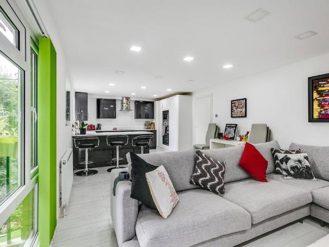 Flat for sale in Crouch End, Greater London