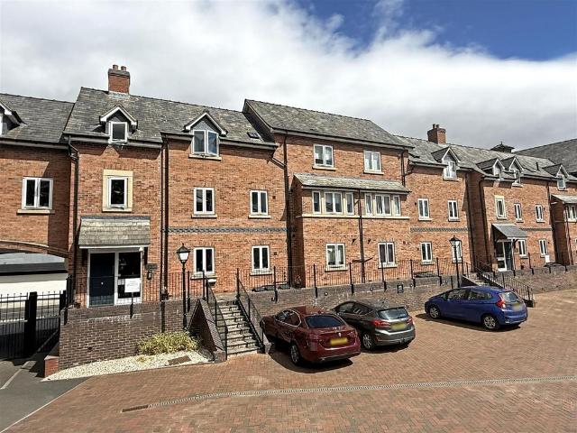 Flat for sale in Greenfields, Frankwell