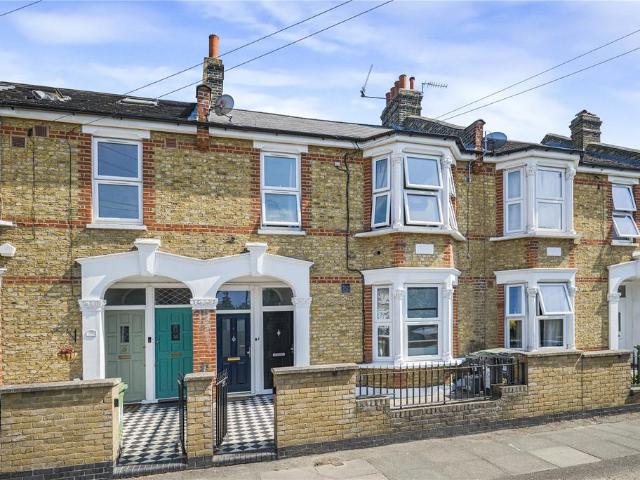 Flat for sale in London Borough of Lewisham, Greater London