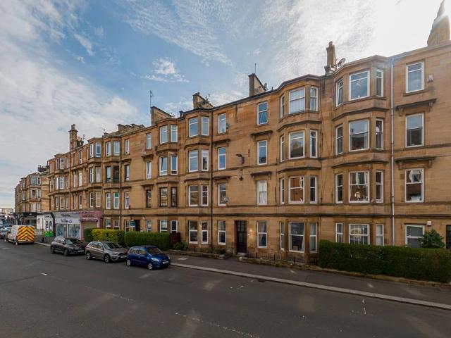 Flat for sale in Shawmoss, Shawlands