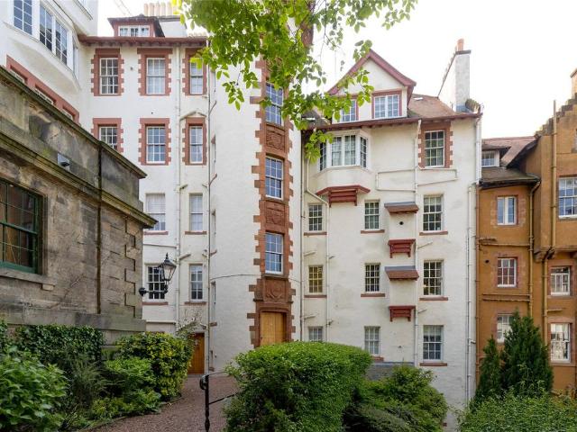 Flat for sale in Old Town, Scotland