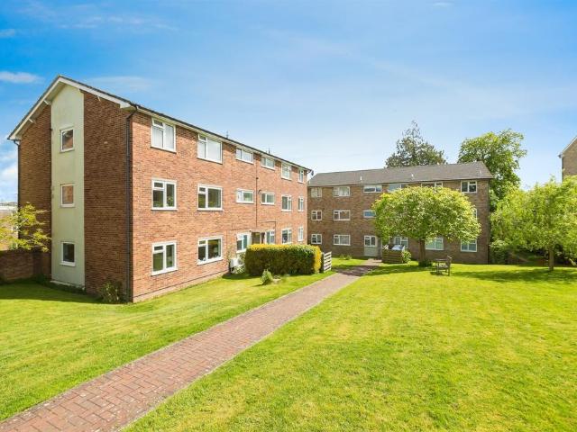 Flat for sale in Perryfields, West Sussex