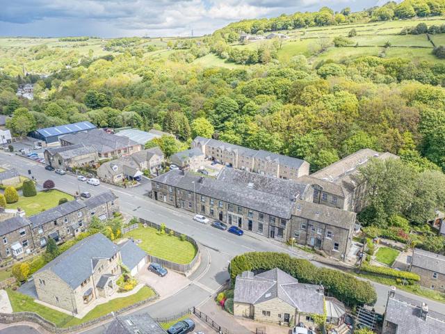 Flat for sale in Ripponden, West Yorkshire