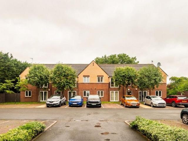 Flat for sale in Gildersome, West Yorkshire