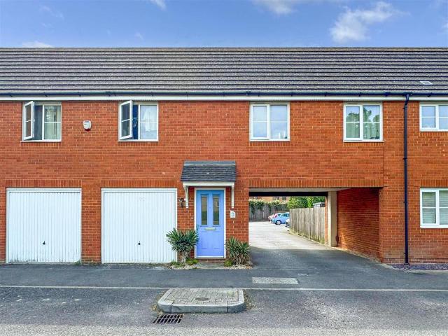 Flat for sale in Toddington, Clapham