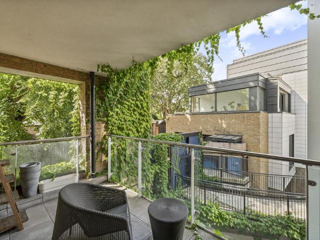 Flat for sale in Highbury, Greater London