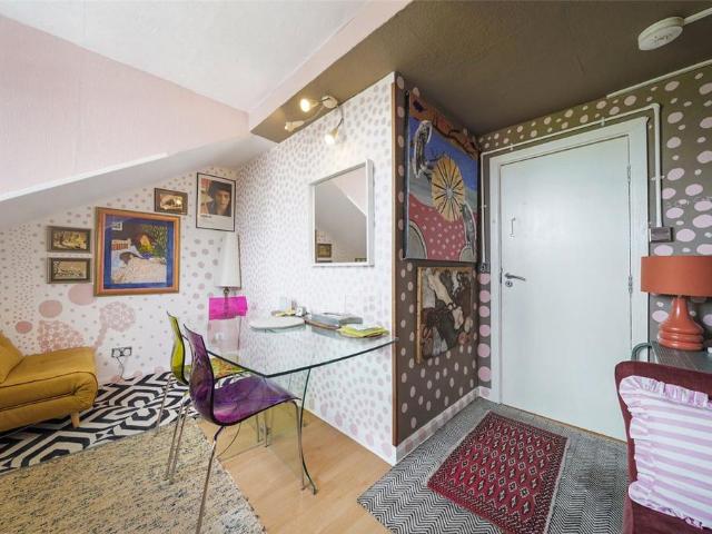 Flat for sale in Kentish Town, Greater London