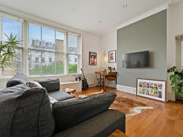 Flat for sale in Belsize Park, Greater London