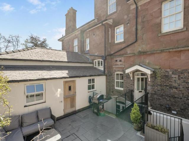 Flat for sale in Cherry Orchard, Frankwell