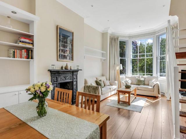 Flat for sale in South Hampstead, Greater London