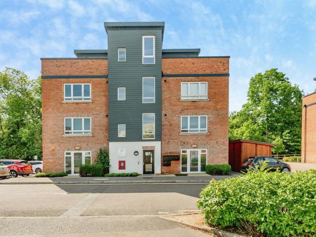 Flat for sale in Red Hill, Surrey