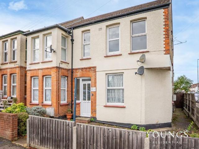 Flat for sale in Alton Barnes, Essex