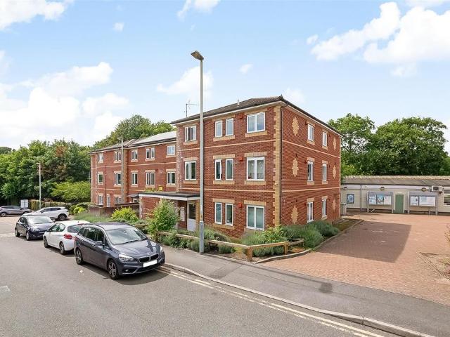 Flat for sale in London Borough of Croydon, Purley