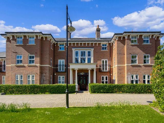 Flat for sale in Upton-by-Chester, Two Mills