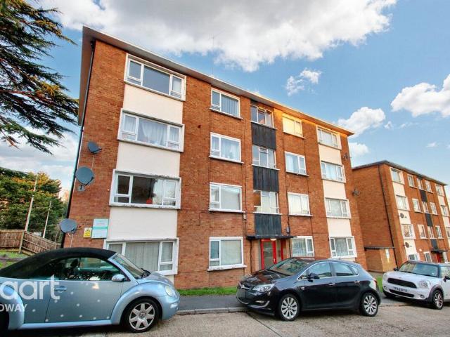 Flat for sale in Strood