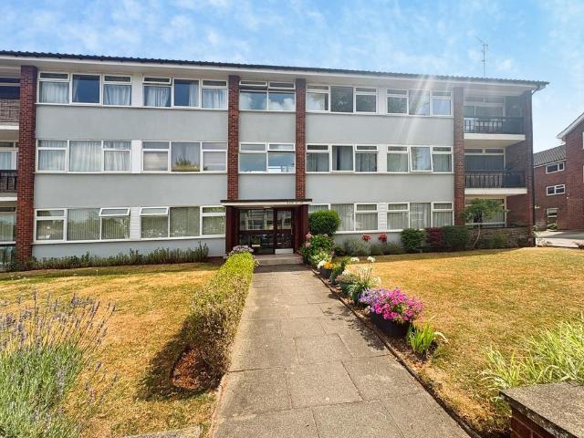 Flat for sale in Lillington, Green Close