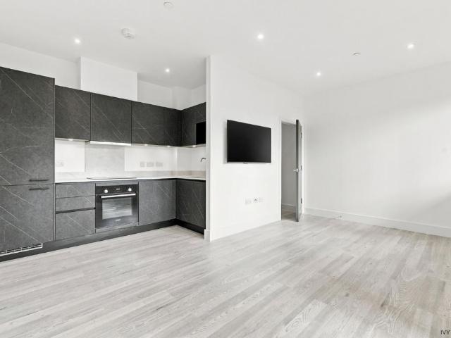 Flat for sale in Pilgrims' Hatch, Navestock Side