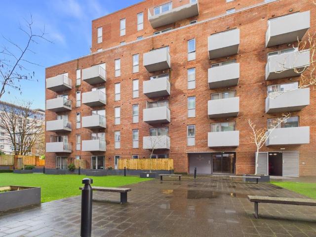 Flat for sale in Slough